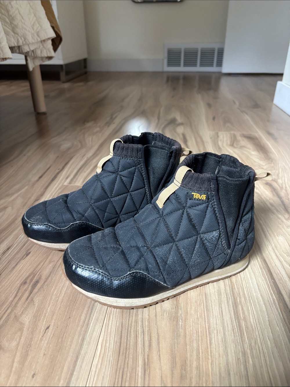 Teva women’s Black Quilted Slip-On Ankle Boots